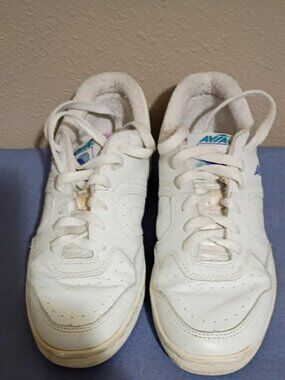 AVIA 742 Tennis Shoes for women Size 6 - White